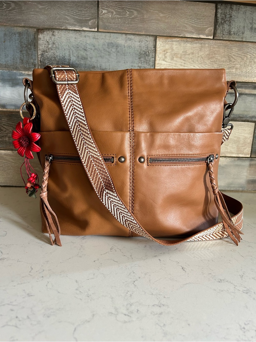 The Sak Leather Ashland Crossbody Shoulder Bag Cognac With Free Flower Charm - Picture 2 of 16